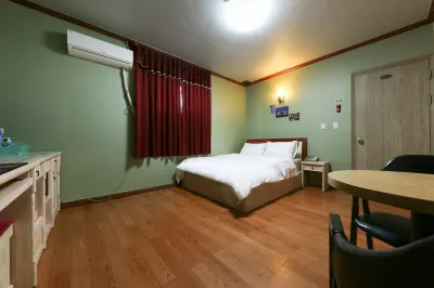 Daejeon Sintanjin Royal Hotels near Sintanjin Station