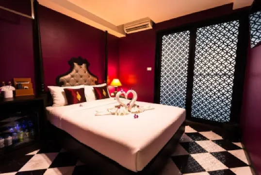 Violet Tower at Khaosan Palace