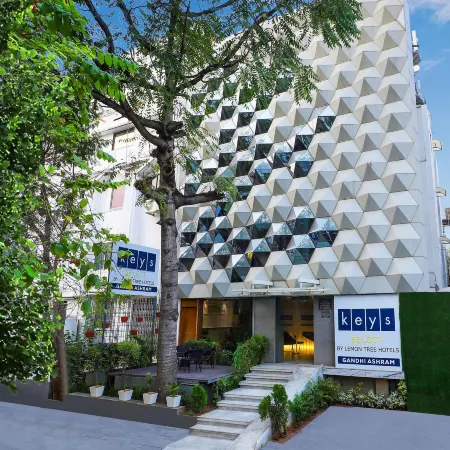 Keys Select by Lemon Tree Hotels, Gandhi Ashram, Ahmedabad Отели рядом с достопримечательностью «Мечеть Sidi Bashir»