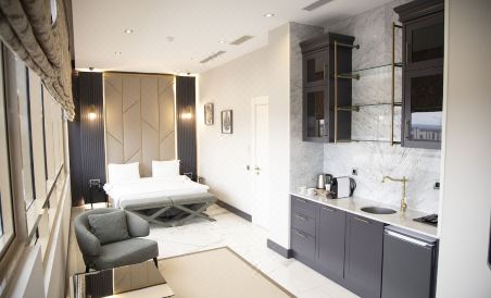 Hilly Hotel - Housity