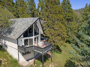 The Matterhorn Manor by AvantStay Harry Potter Inspired A-Frame Home w Hot Tub Views