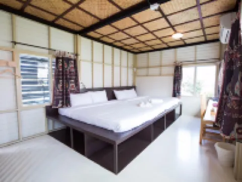 Katom Satu Hotels in Photharam