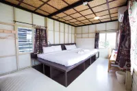 Katom Satu Hotels in Photharam District