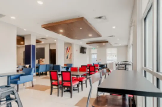 Holiday Inn Express & Suites EDMONTON SOUTH by IHG