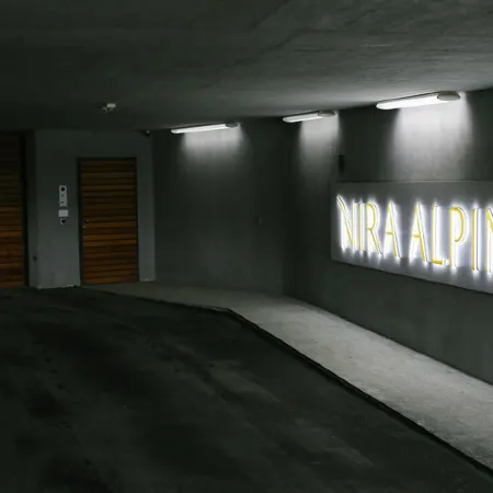 Nira Alpina