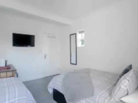 Family Room with Private Bathroom Hotels in Edgware