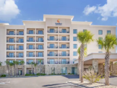 コンフォート イン & スイーツ ガルフ ショアーズ イースト ビーチ ニア ガルフ ステート パーク ボールドウィンのホテル