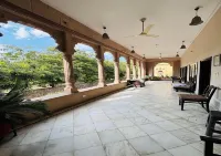 Hotel Karan Villas