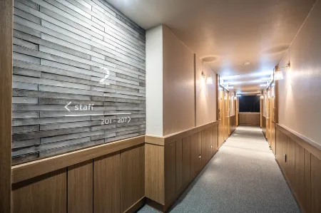 Changwon Jinhae Hotel Pri Berry Отели рядом с достопримечательностью «Yeojwacheon Stream»