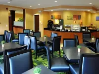 Fairfield Inn & Suites Loveland Fort Collins - breakfast