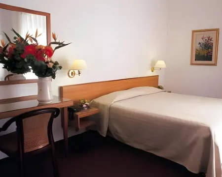 廣場飯店 薩萊諾住宿飯店