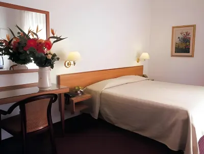Hotel Plaza Hotels near Mini-Area Cani