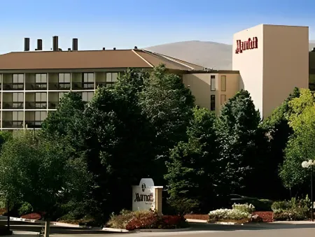 Denver Marriott West Отели рядом с достопримечательностью «Маунт Голиат Нэчурал Арея»