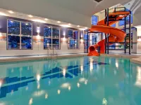 Holiday Inn Express & Suites CALGARY SOUTH-MACLEOD TRAIL S by IHG Отели рядом с достопримечательностью «Железнодорожная станция Heritage C Train»