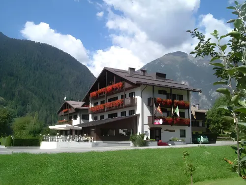 Hotel Ferrari - Mountain View