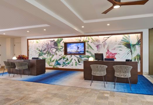 아웃리거 코나 리조트의 아름다운 수영장 전경