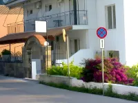 Ballas Apartments Отели в г. Sami