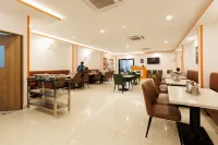 V V Grand - Kitchens