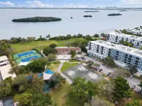 The New Yorker Miami Hotel - Parvekkeita