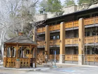 Silver Moon Inn فنادق في إستيس بارك