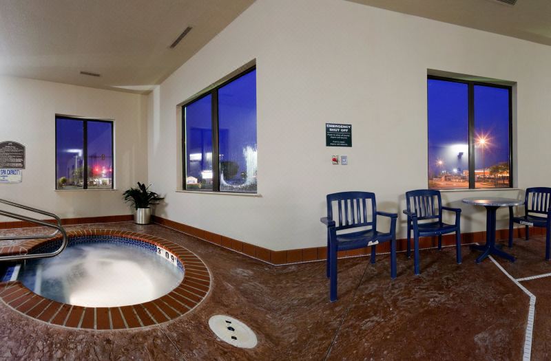 Holiday Inn Express & Suites Midwest City by IHG photo 4