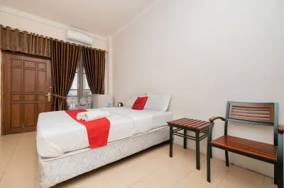 RedDoorz Plus @ Gunungsari Surabaya Hotel di Jajar Tunggal