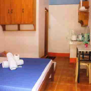 Cozy 2-bedroom apartment in charming Panglao with WiFi, AC Rooms