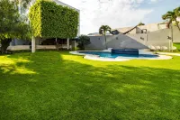 Collection O Hotel Mango,Six Flags Hurricane Harbor Oaxtepec - Pools