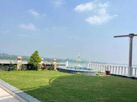 TreeHouse Narmade A Riverfront Resort & Spa Narmadapuram