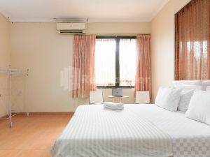 SR Residence near Mall Ciputra Cibubur Mitra RedDoorz