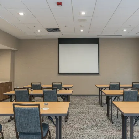 Courtyard by Marriott West Springfield