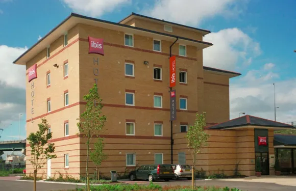 宜必思倫敦瑟羅克 M25 酒店