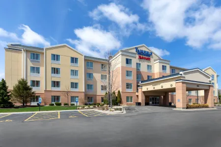 Fairfield Inn & Suites Rockford Отели рядом с достопримечательностью «Swanson Park»
