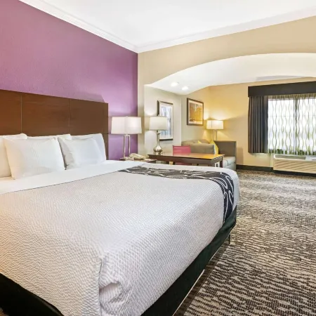 La Quinta Inn & Suites by Wyndham Houston - Magnolia