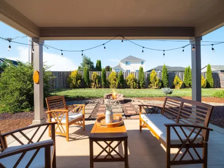 The Watusi Place - A Modern Umpqua Valley Getaway