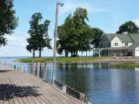 Peaceful End-Unit With Panoramic Lake Views! Perfect For All Seasons!