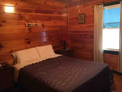 Fisherman's Retreat Cabin #2 ON THE RIVER!!!!!