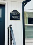 White LotusHistoric home minutes from all the main attractions!