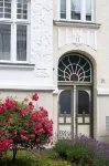 Modern 1-room apartment near the train station, newly renovated, top furnishings