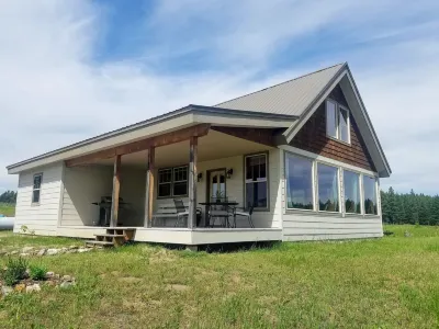 Epic Views - Peaceful, Eco-friendly Home - 30 Minutes to Glacier National Park Hotels near Montana Vortex and House of Mystery