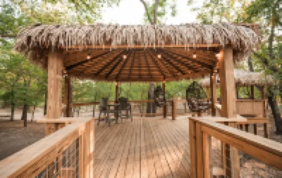 Hoot Owl Yurt/Cold A/C! Hot Tub/Medina River/Close to Downtown/RiverYurtVillage