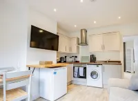 Modern flat in city centre with garden