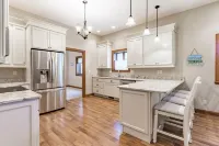 Luxury Lakefront Home on Lake James - 4 tähden