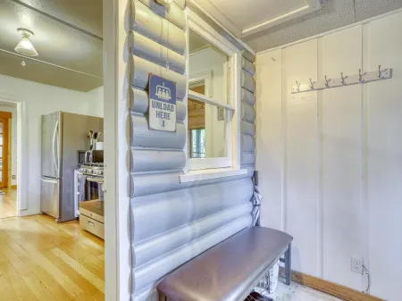 EV Charger, Fenced Yard, Cozy with Modern Comforts, Last Minute Deals on Nov-Dec