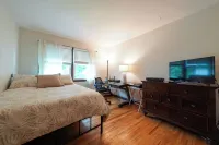 Charming Home in Cold Spring -18 mil or 30 mins drive to West Point Hotels in Philipstown