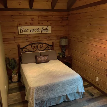 Bennett Lake Tiny Cabin