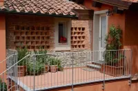 Independent Suite with its own entry and private terrace, halfway Lucca/Florence