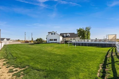 Large Property with Hot Tubs and Swimming Pool