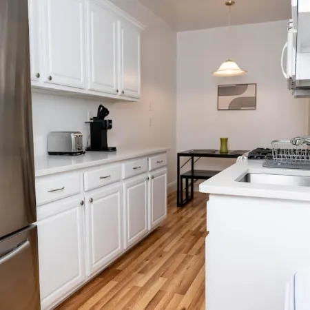 Hoboken Haven – Heart of town! Отели рядом с достопримечательностью «Washington St»