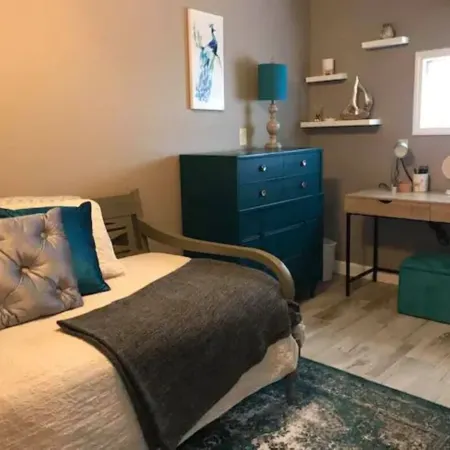 Modern 4 Bedroom 2 Bath Sleeps 10 Newly Renovated Whole House Rental